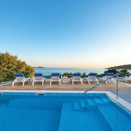 Apartment Amazing In Rogoznica *